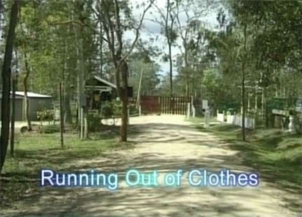 Purenudism video - Running out of clothes [Archives Naturisme]