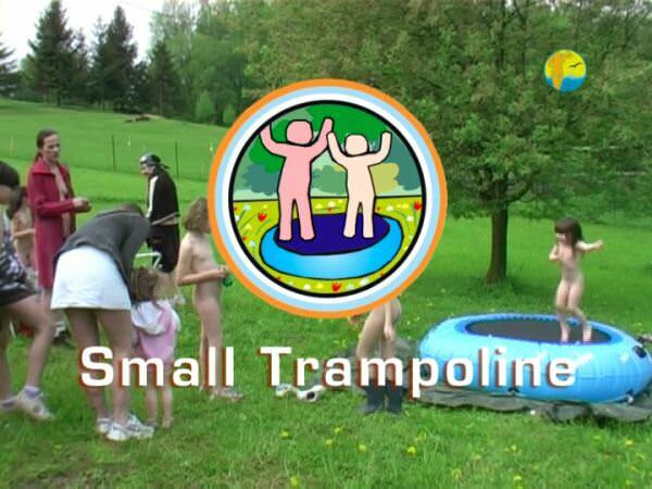 Purenudism video - Small trampoline [Archives Naturisme]