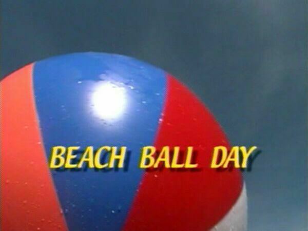 Purenudism video - Beach ball day [Archives Naturisme]