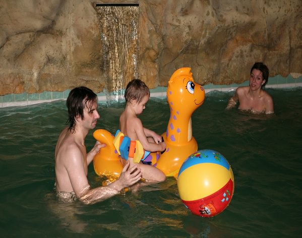 Purenudism pool photo (set 21) [Archives Naturisme]