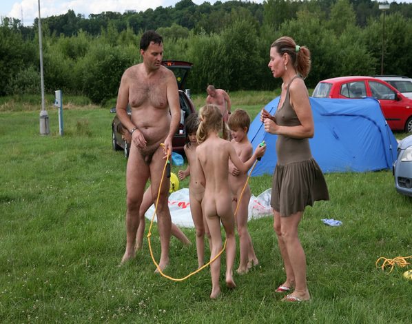 Purenudism outdoor photo (set 33) [Archives Naturisme]