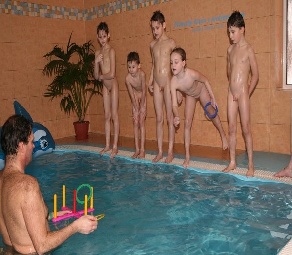 Purenudism pool photo (set 15) [Archives Naturisme]