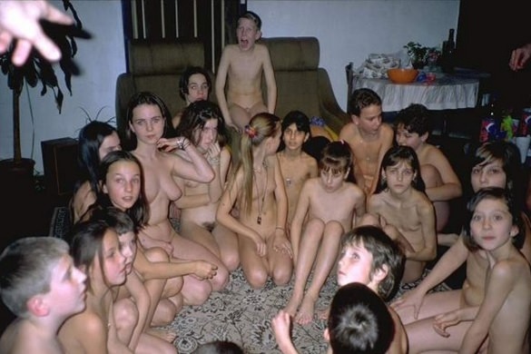 Purenudism outdoor photo (set 26) [Archives Naturisme]