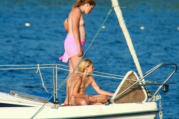 Purenudism nudistes sur le navire photos (set 89) [Archives Naturisme]