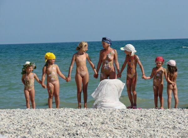 Purenudism nudistes sur le fond de la mer photo (set 65) [Archives Naturisme]