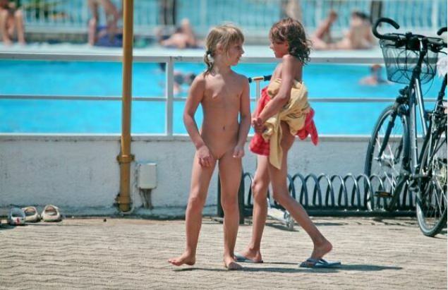 Purenudism photo de famille de nudistes (set 53) [Archives Naturisme]