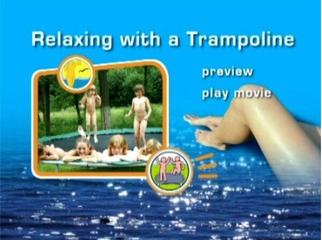 Vidéo documentaire sur le nudisme - Relaxing with a trampoline Familienfreikörperkultur [Archives Naturisme]