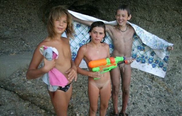 Purenudism photoshoot naturiste mer (set 37) [Archives Naturisme]