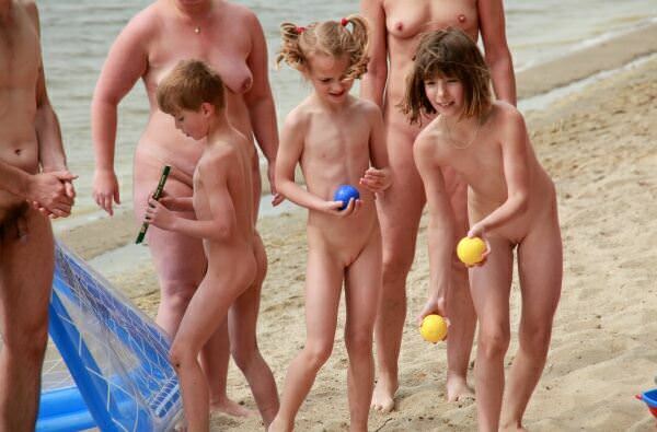 Purenudism une grande collection de photos de nudistes (set 7) [Archives Naturisme]