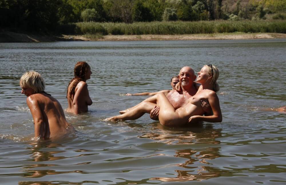 Naturist Family Event # 25 - Nudity fosters the development of trust and sincere relationships
