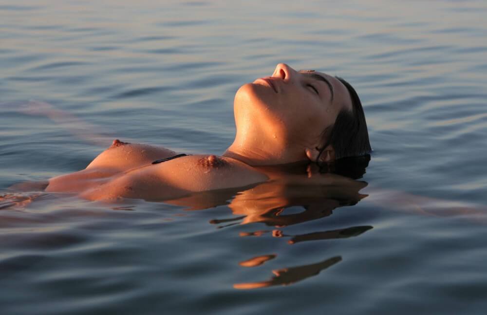 Sunlight Water to the Night pics - Nudity helps one better understand oneself and ones feelings