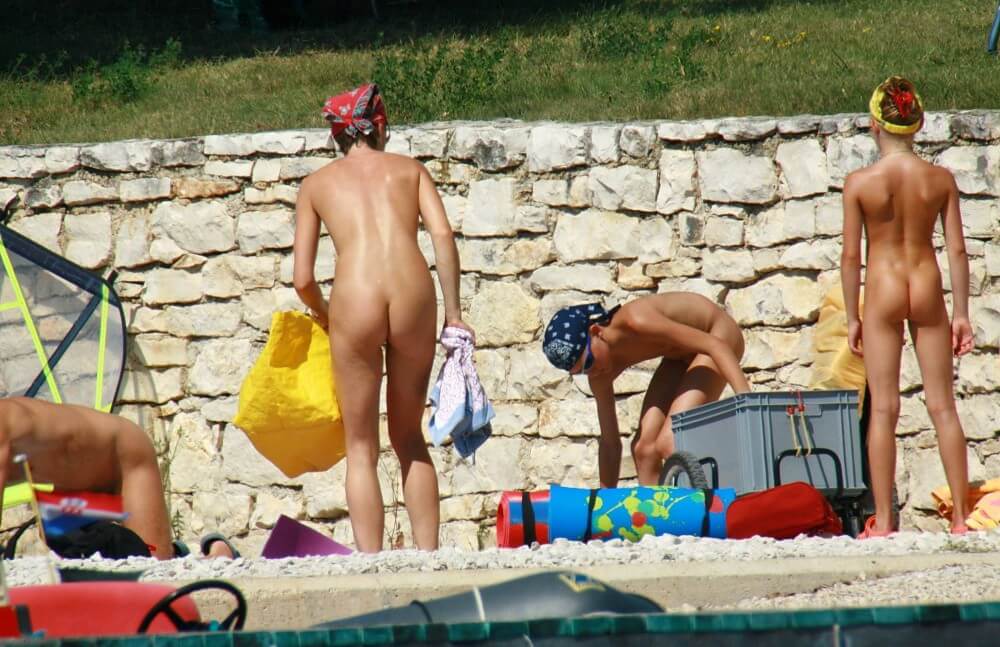 Sporty and Athletic Sands gallery - Naturists love nature and the environment