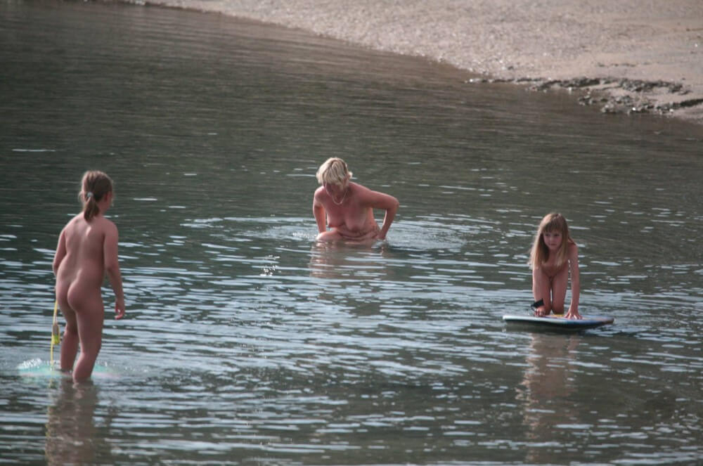 Naturism photo gallery # 14 - Naturism teaches respect for the beauty of the body and its natural forms