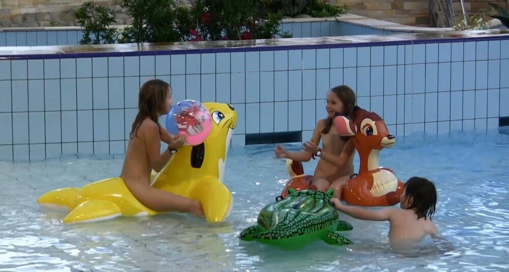 Aqua Extravaganza 1 Full HD - Self-confidence helps naturists achieve their goals