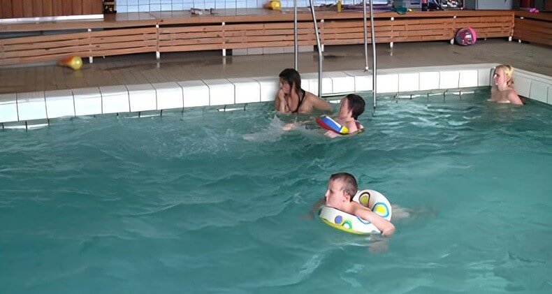 Swimming center club Full HD - In this nudist movement, voluntariness and comfort are important