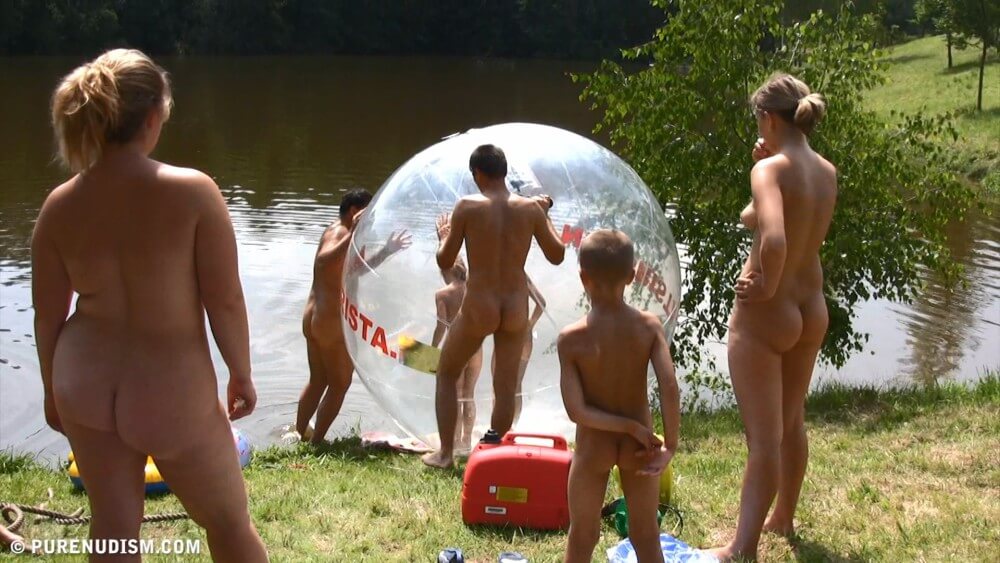 Aqua Nude Relaxation Full HD - Naturism promotes health of mind and body