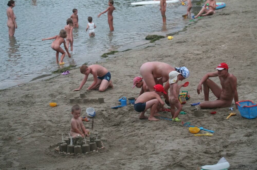 Nude Mom Nurture Series photos - The practice of nudism helps overcome insecurities and overcome fears