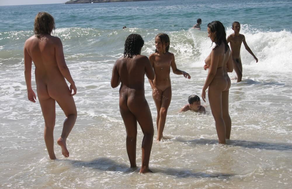 Brazils Water Refreshing pics - Freedom of choice allows one to be oneself and to be a naturist