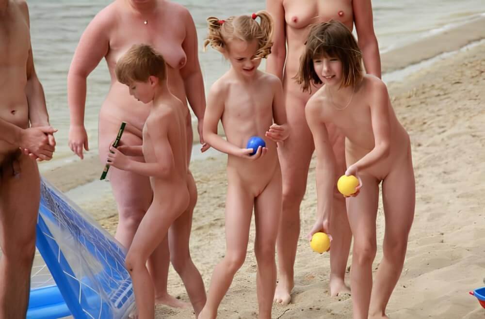 Lezero family games big gallery - The benefits of naturist vacations
