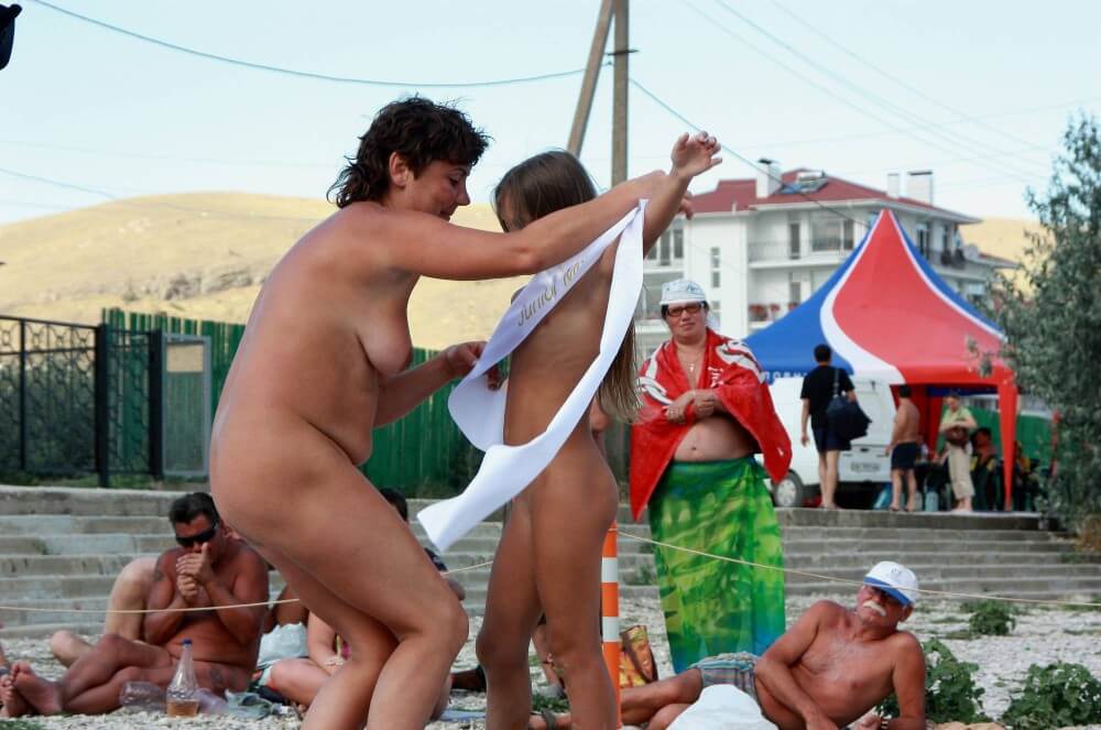 Presenting Mini Awards photos - The Cult of Nudity Is Open to All