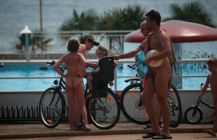 Freedom on two wheels: how cycling and hiking enrich the lives of nudists - Nudism and natural harmony
