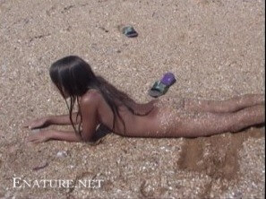 Enature - Walking hand in hand with paradise Full HD - Living without unnecessary worries or restrictions is the essence of naturism