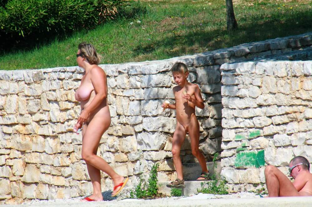 Ula FKK Wall-Side Families pics - The practice of nudity within a community