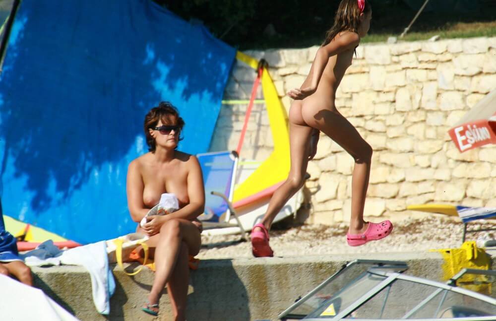 Bright Day Sun Tanning pics - Naturism creates harmony with the environment