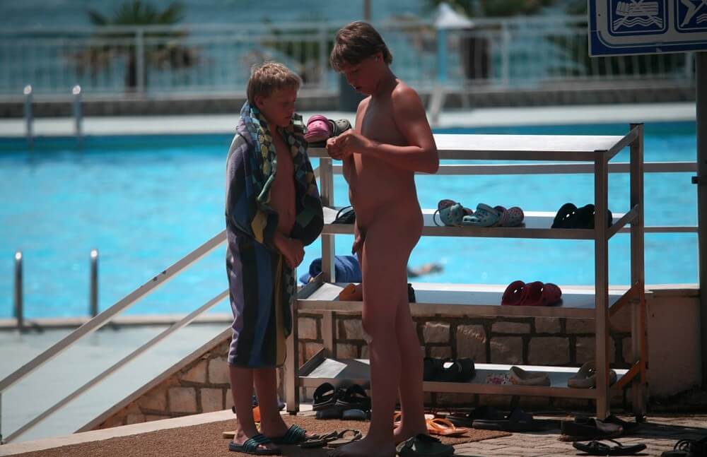 Scooter Travel Mid Day pics - Nudism helps overcome prejudices and fears