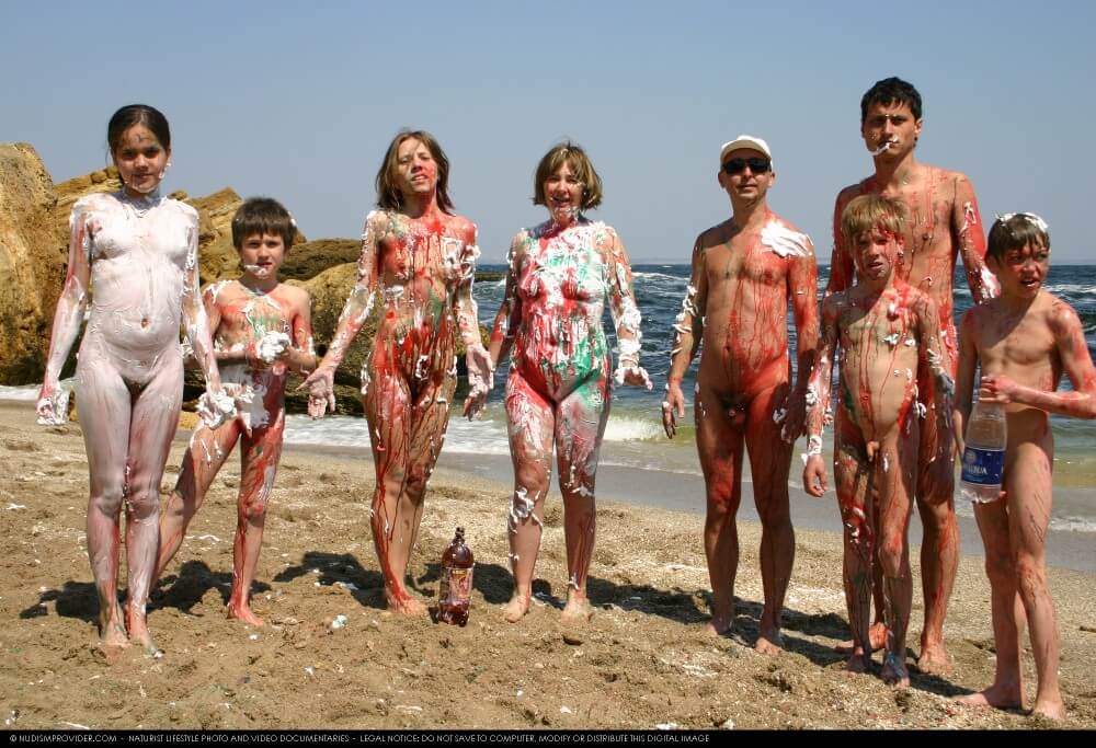 Naturism photo gallery # 58 - Promoting nudism to the masses