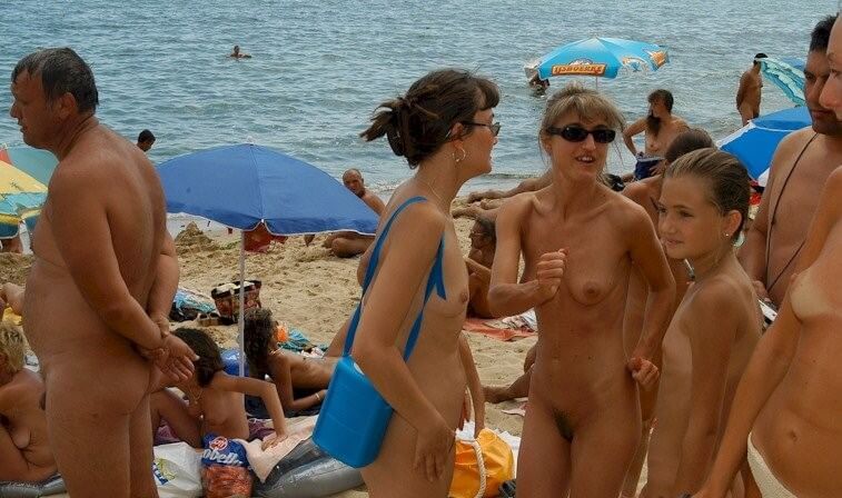 Documentary video naturism 1999 - Those wishing to register as nudists