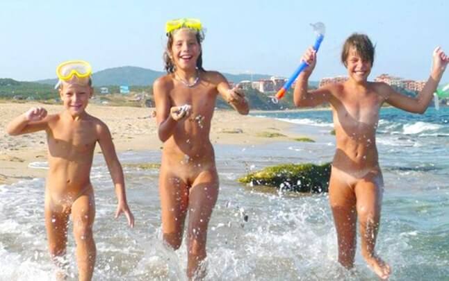 Naturism photo gallery # 27 - Nudity helps one better understand oneself and the surrounding world
