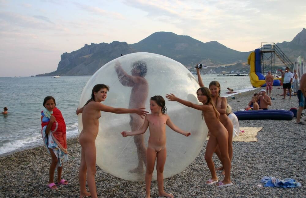 Pics Walk on the Beach Balloon - Nudism and naturism help break down stereotypes