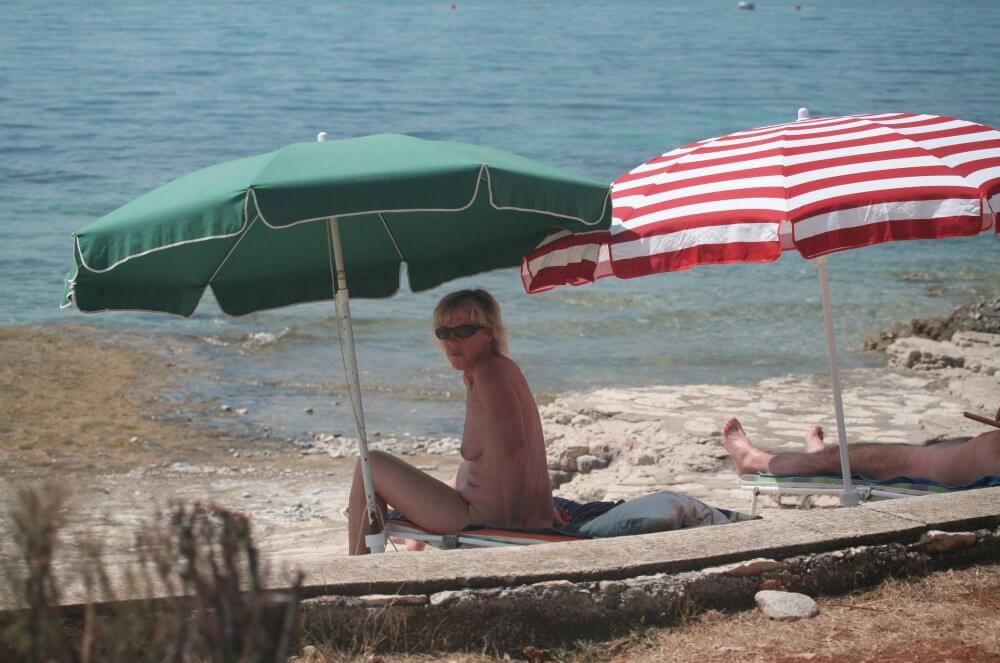 FKK Beachline Front pics - Family nudism in its cultural context