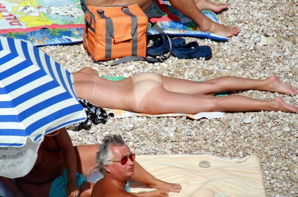 Naturists Beach Relaxation pics - Beautiful family nudism