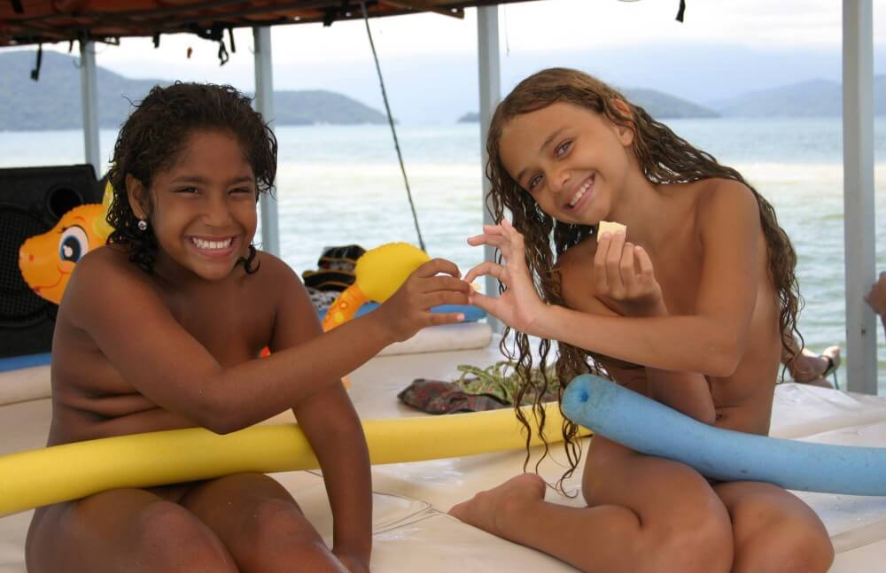 Brazilian Boating Girlfriend pics - Nudism helps people overcome their insecurities