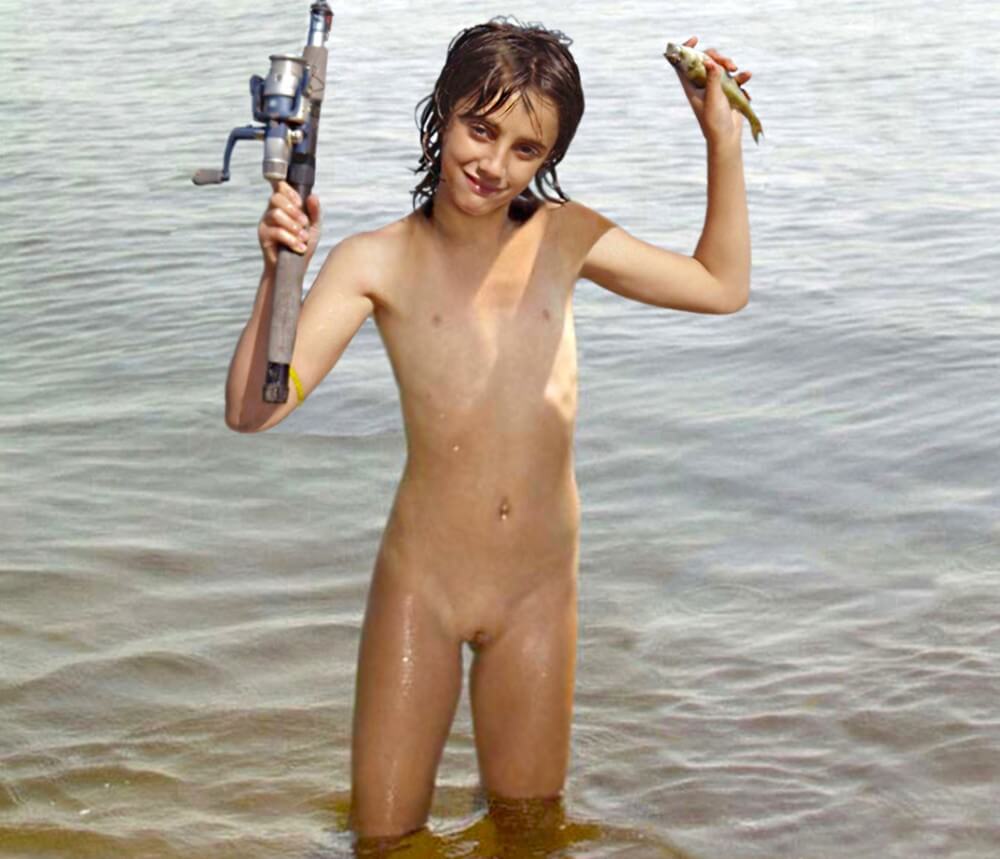 Naturism photo gallery # 42 - Naturism is a path to self-understanding and self-acceptance