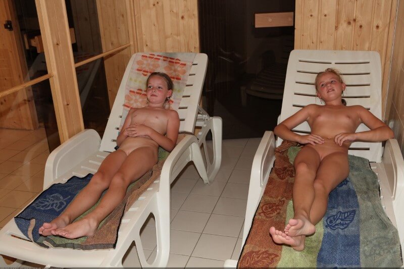 Record center relaxation photos - Differences between nudists and naturists