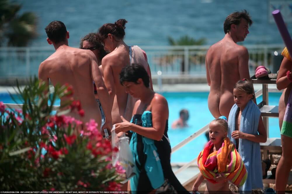 Naturism photo gallery # 66 - Ordinary people as naturists