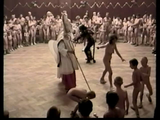 Helios Natura: Christmas Kinder Spiele - A basic understanding of naturism is necessary